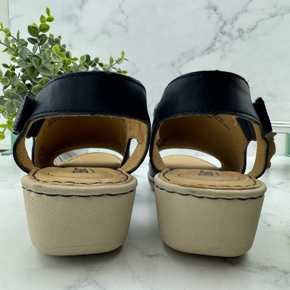NWOT Born Comfy Navy Shoes Size 7 - Picture 4 of 7